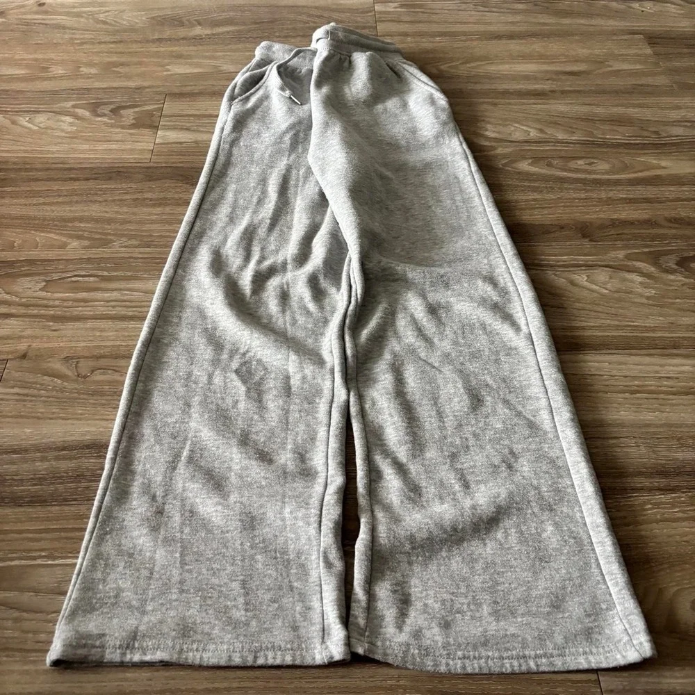 Vintage Y2K/2000s Baggy Light Grey Essential Sweatpants! Fits XS
